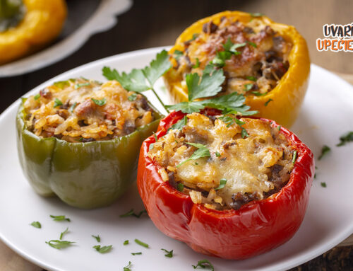 Výborný obed či večera, na ktorom si u nás pochutí celá rodina „pečené plnené papriky“!